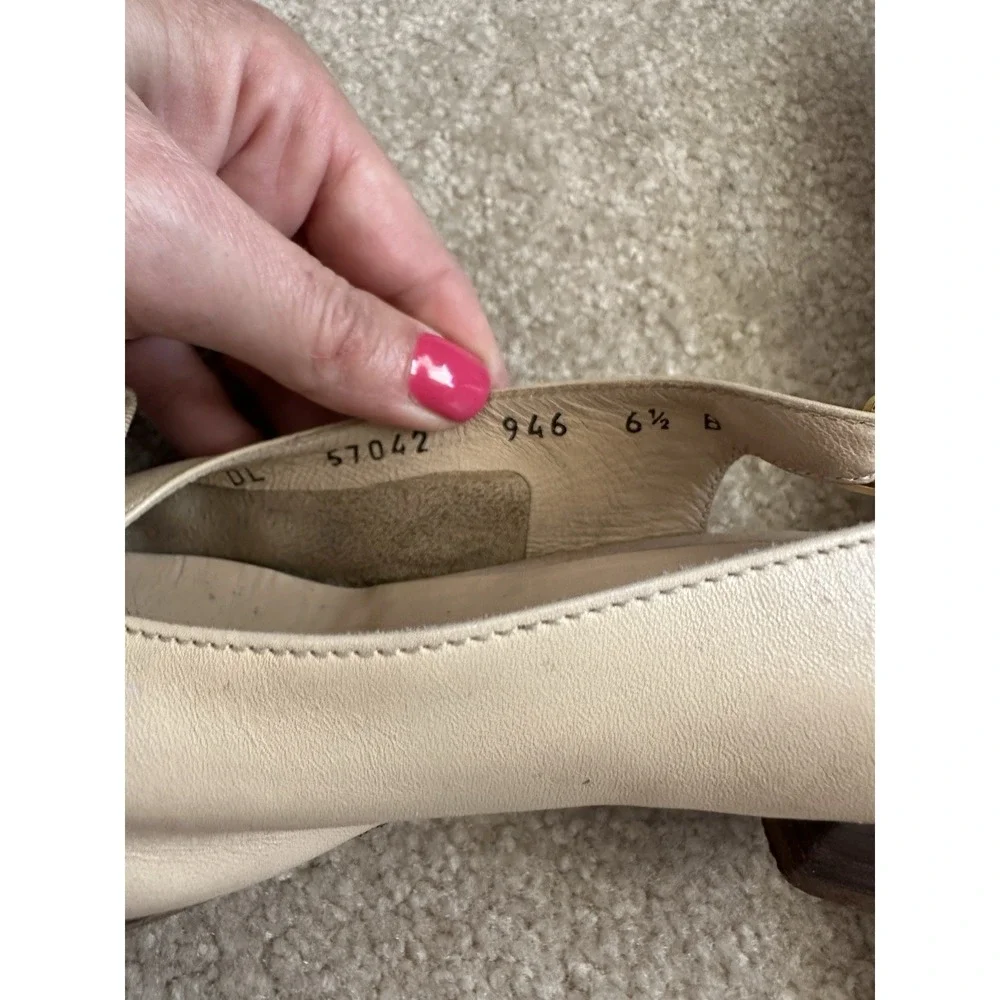 Vtg Salvatore Ferragamo Slingback‎ Cream Tan Size 6 1/2 Made In Italy